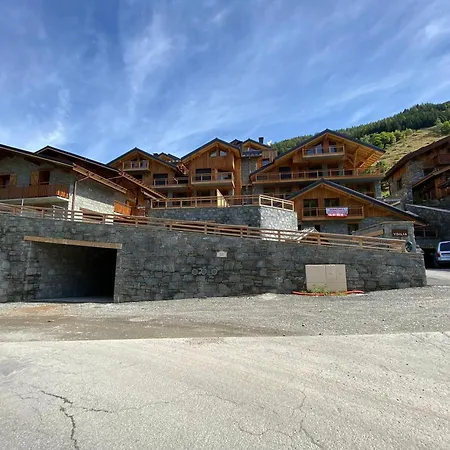 Neuf 3 Chambres, Proche Pistes, Parking Inclus - Fr-1-570-58 *